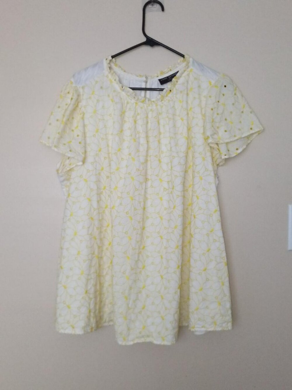 Women's Eyelet Top Size 18/20, Lane Bryant